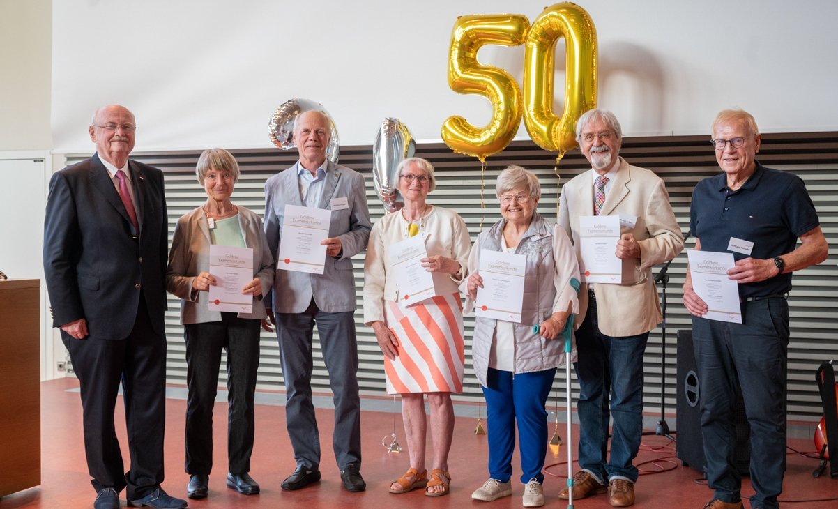 Gruppenfoto der goldenen Jubilar:innen