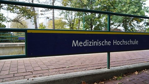 Haltestellenschild Medizinische Hochschule Hannover