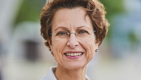 Porträtbild der neuen Vizepräsidentin Martina Saurin. 