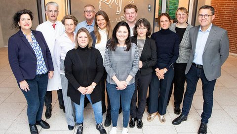 Gruppenbild mit VUD-Delegierten, Prof. Frank Lammert und Martina Saurin. 