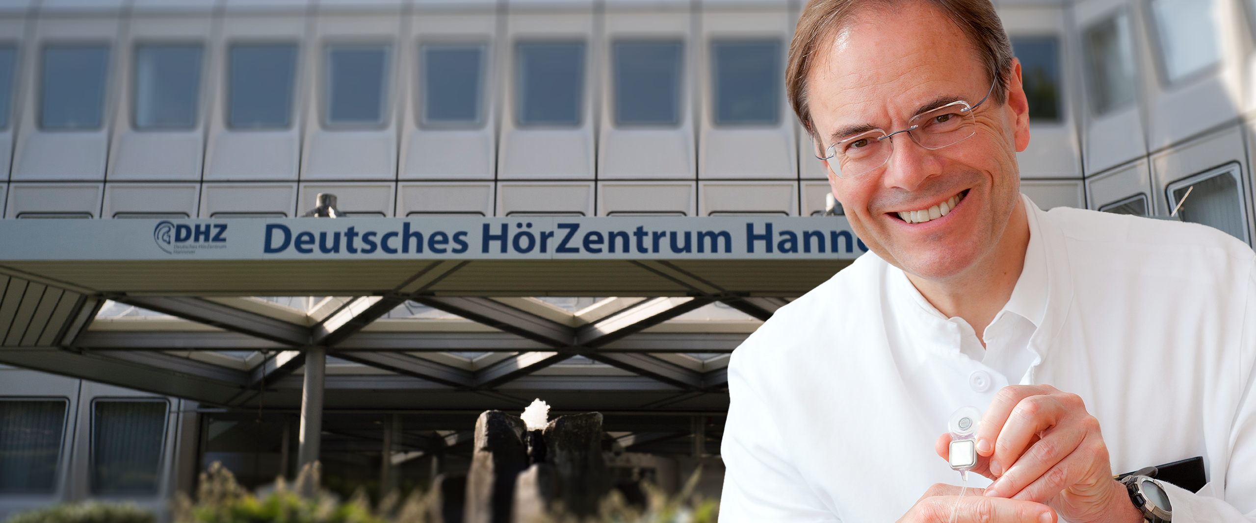 Klinikdirektor Prof. Lenarz vor dem Eingang des DHZ, Fotomontage